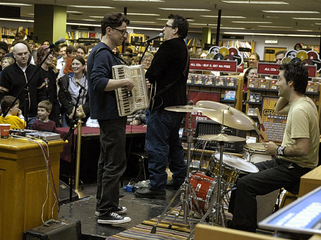 They Might Be Giants at Borders - February 25, 2005