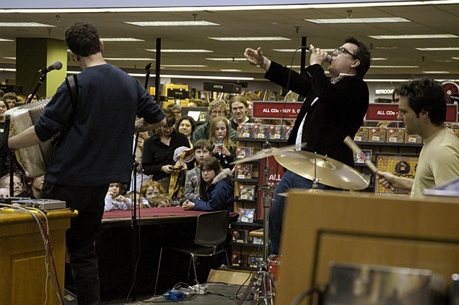 They Might Be Giants at Borders - February 25, 2005